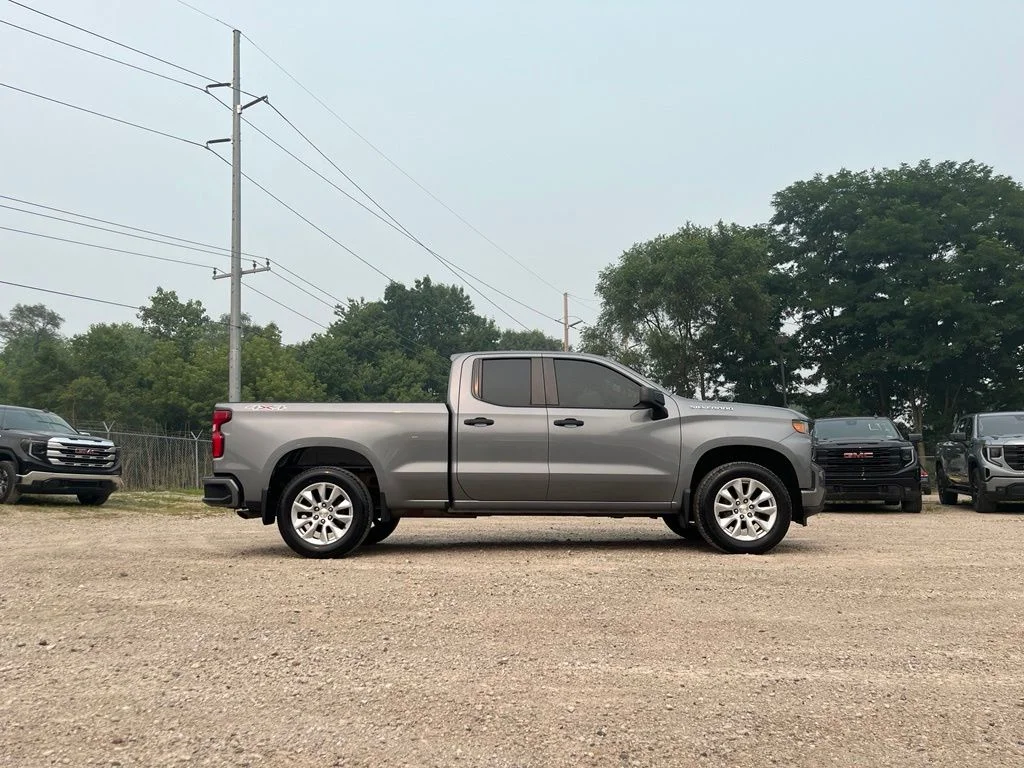 Used 2021 Steel Metallic Chevrolet Custom image 5