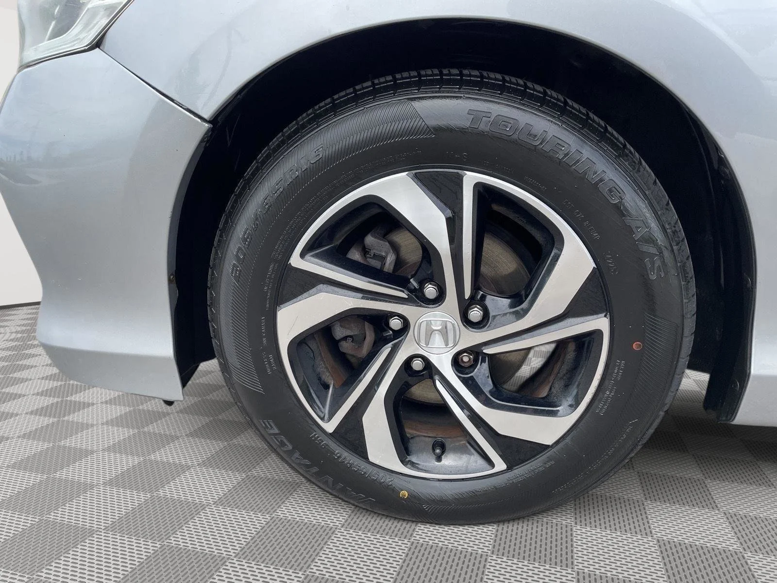Used 2017 Lunar Silver Metallic Honda LX image 19