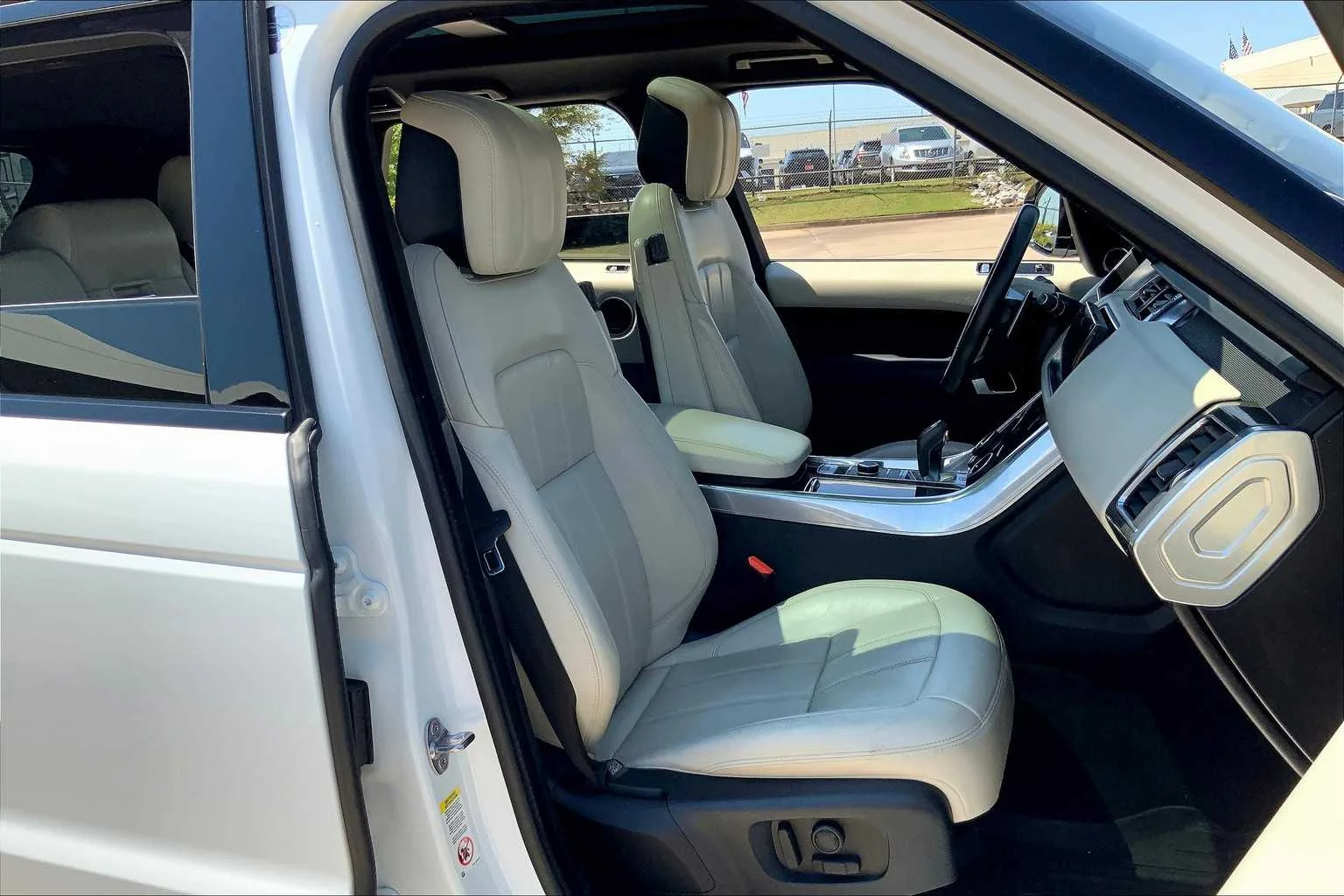 Used 2021 Fuji White Land Rover HSE Silver Edition image 18