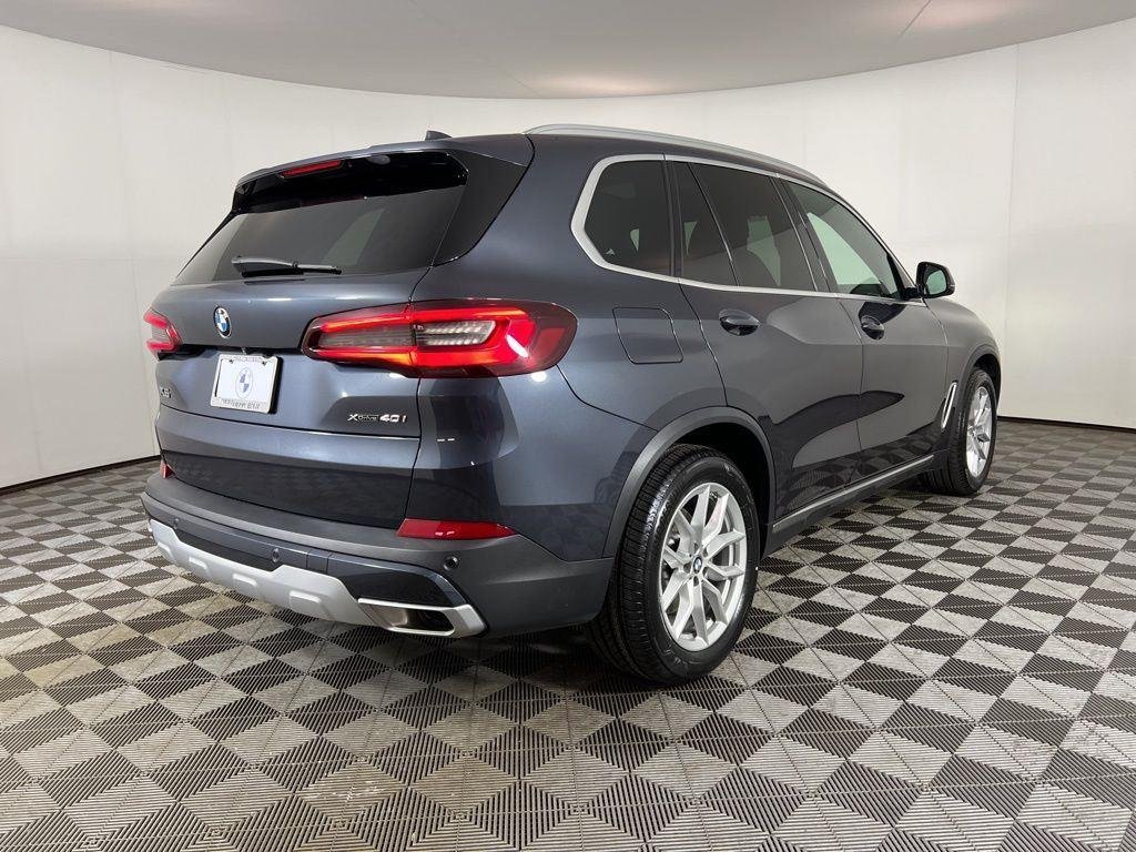 Used 2022 Arctic Grey Metallic BMW xDrive40i image 4