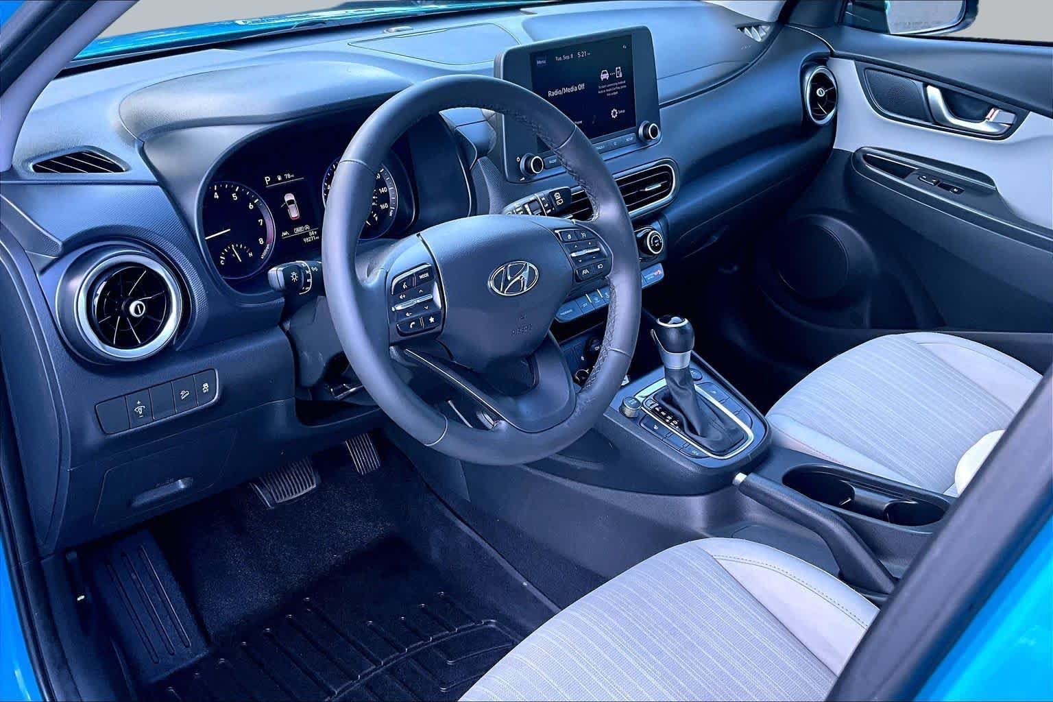 Used 2022 Teal Isle Hyundai SEL image 17