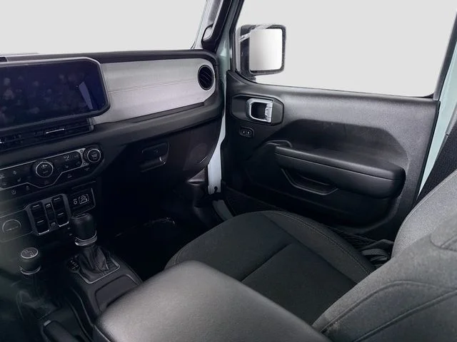 Used 2024  Jeep Sport S image 22