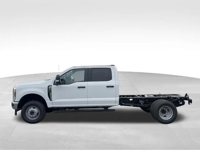 New 2026 Oxford White Ford F-350® XL image 5