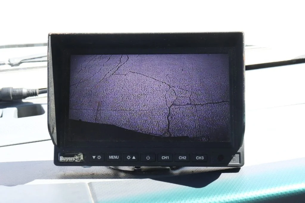 Used 2022  Isuzu NPR image 18