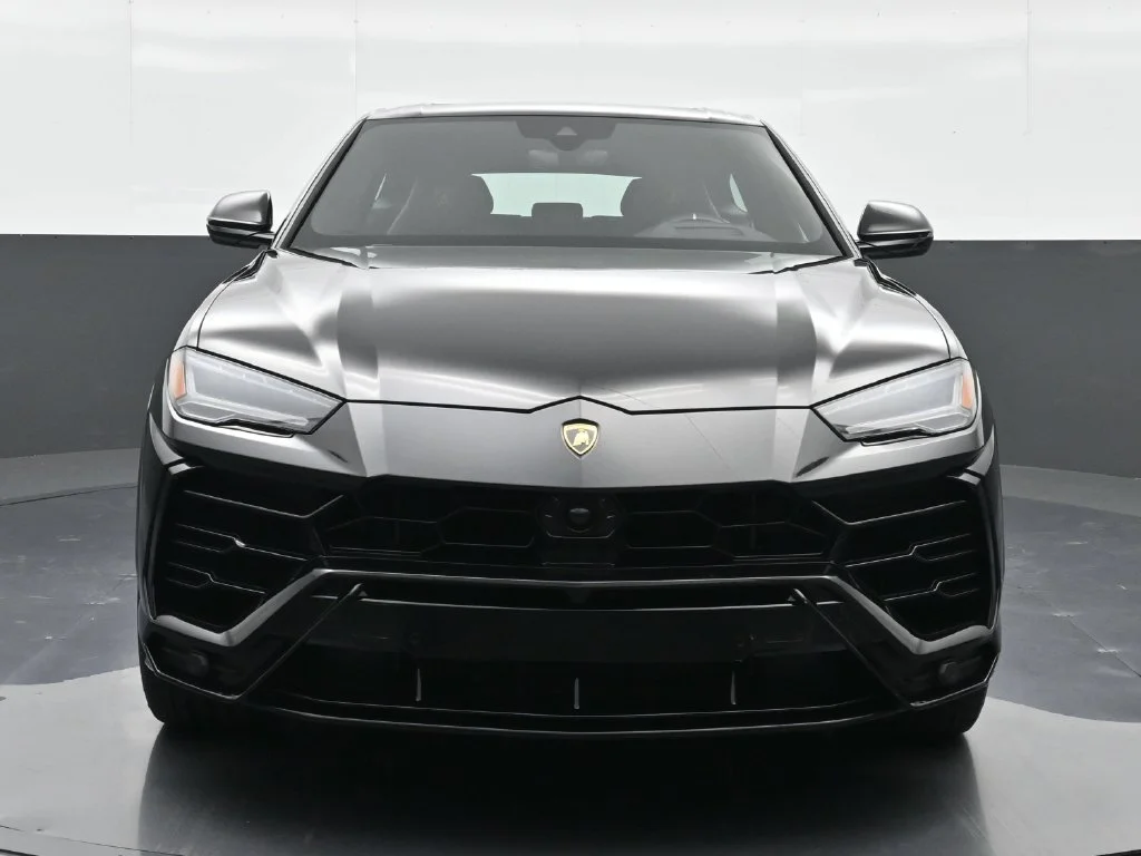 Used 2022  Lamborghini Base image 15