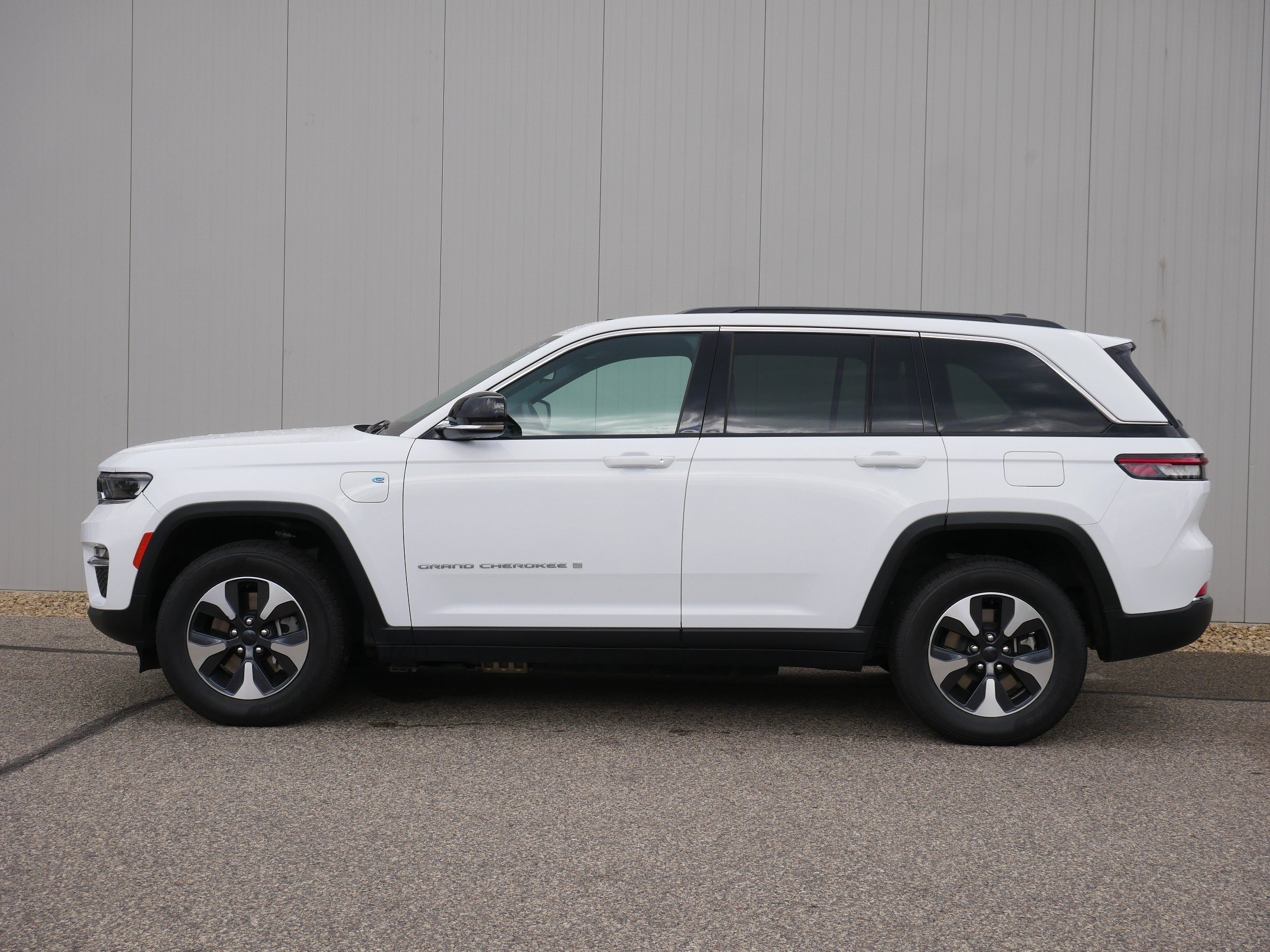 Used 2024 Jeep Grand Cherokee 4xe with VIN 1C4RJYB61R8516404 for sale in Hastings, Minnesota