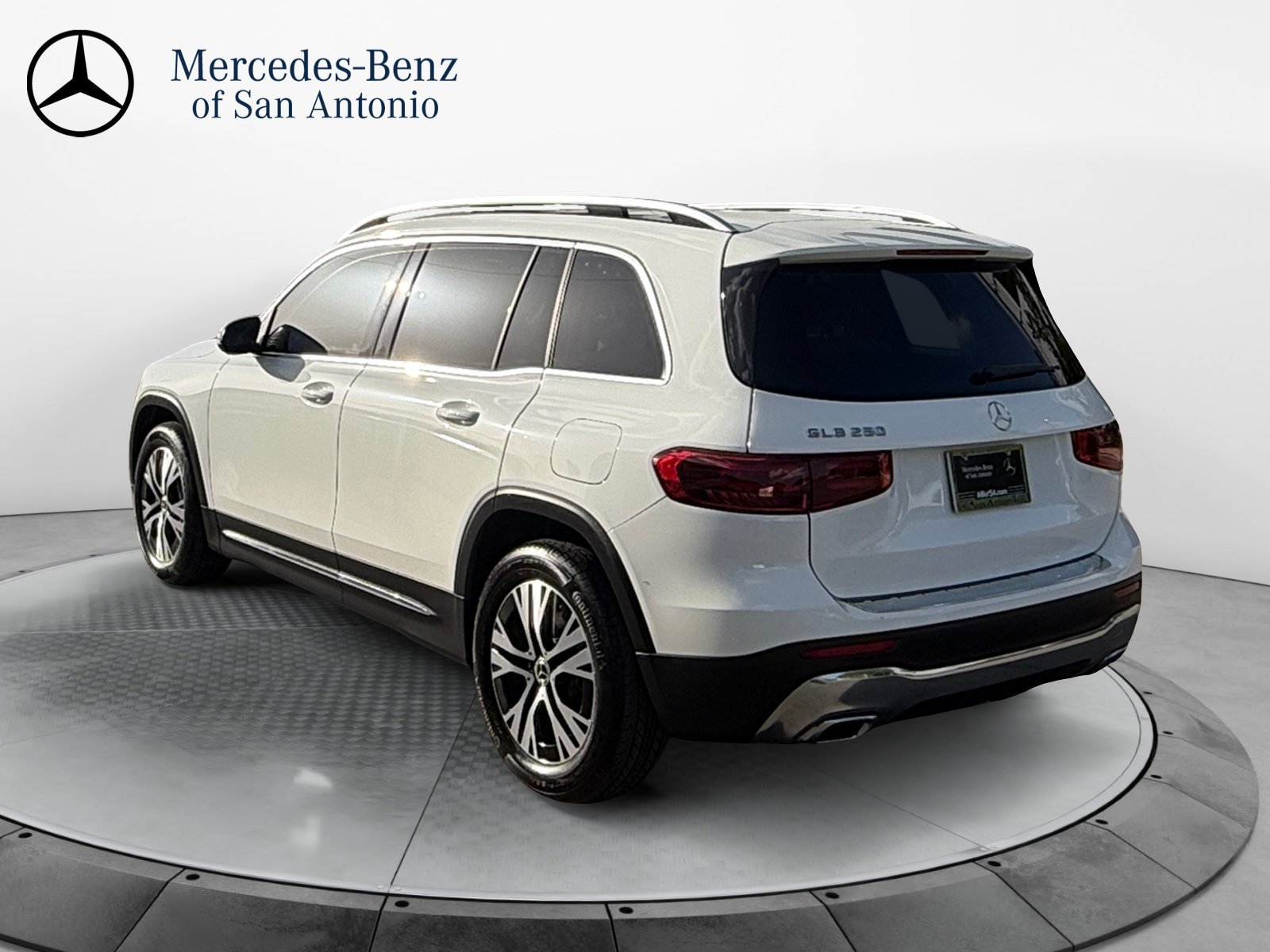 Used 2026 Polar White Mercedes-Benz GLB 250 image 5