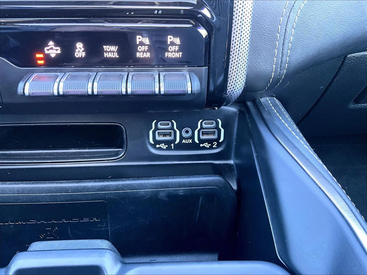 Used 2020 Off-white Ram Limited image 33