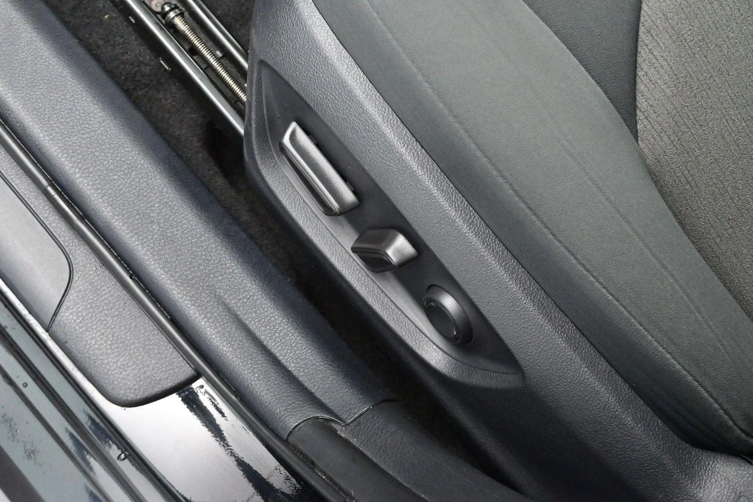 Used 2022 Midnight Black Metallic Toyota LE image 13