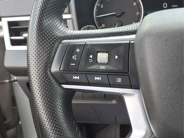 Used 2024  Mitsubishi SE image 13