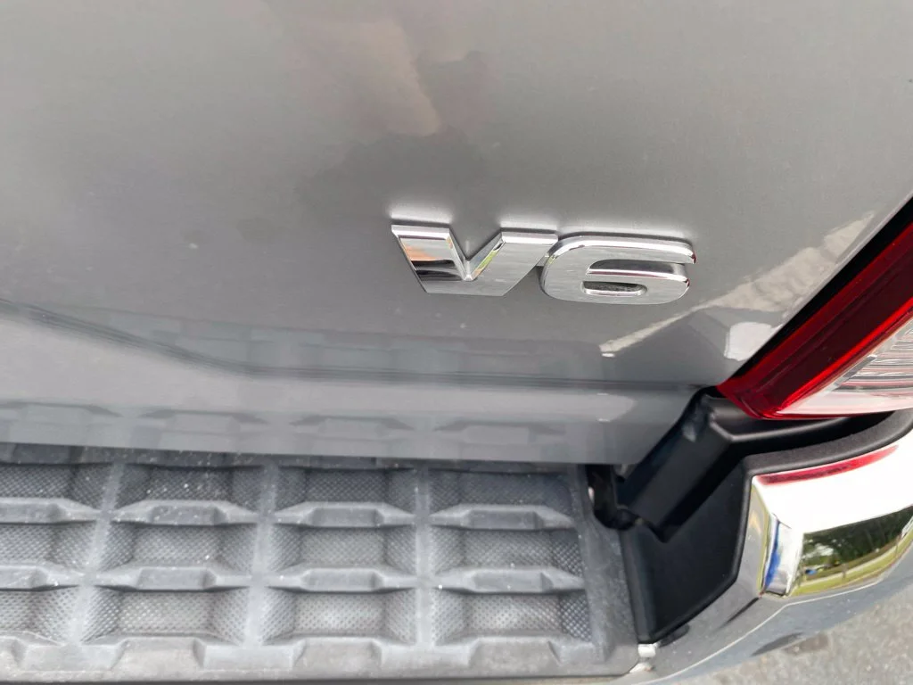 Used 2018 Silver Toyota SR5 image 14