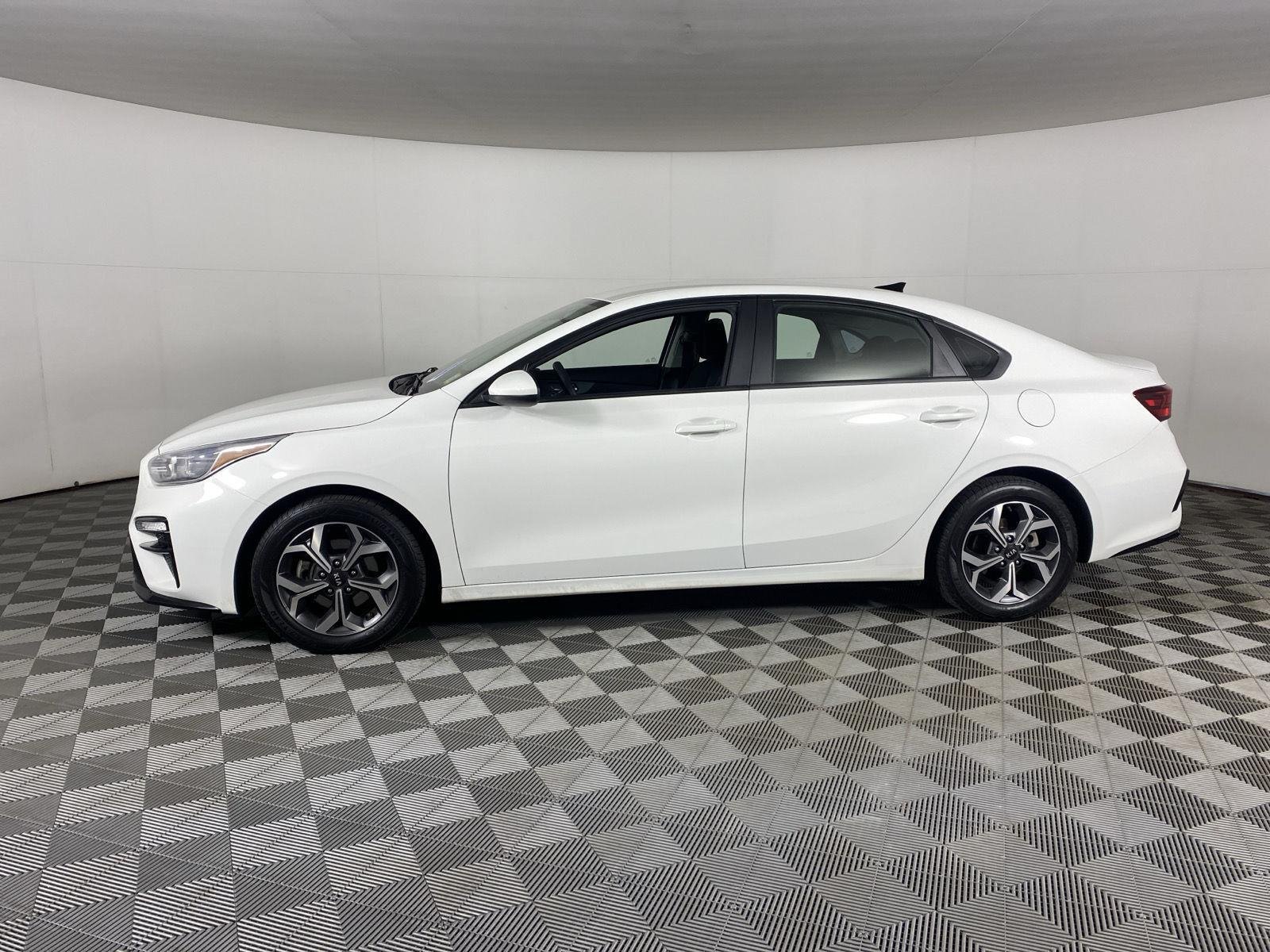 Used 2020 Clear White Kia LXS image 4
