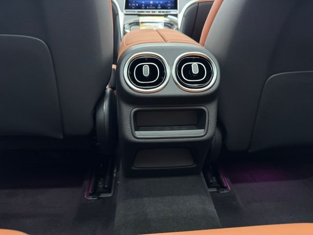 New 2026 Polar White Mercedes-Benz GLC 300 image 35