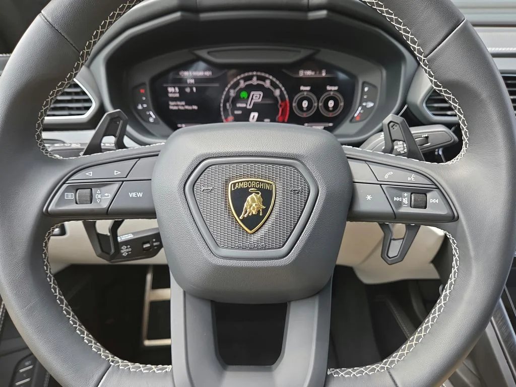 Used 2024 White Lamborghini S image 9