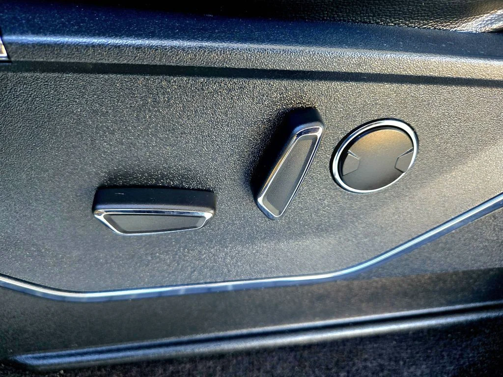 Used 2021  Ford Lariat image 27