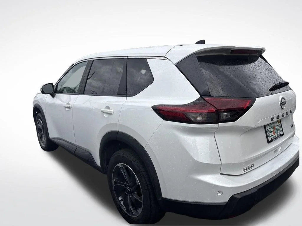 Used 2024 Everest White P Nissan SV image 7