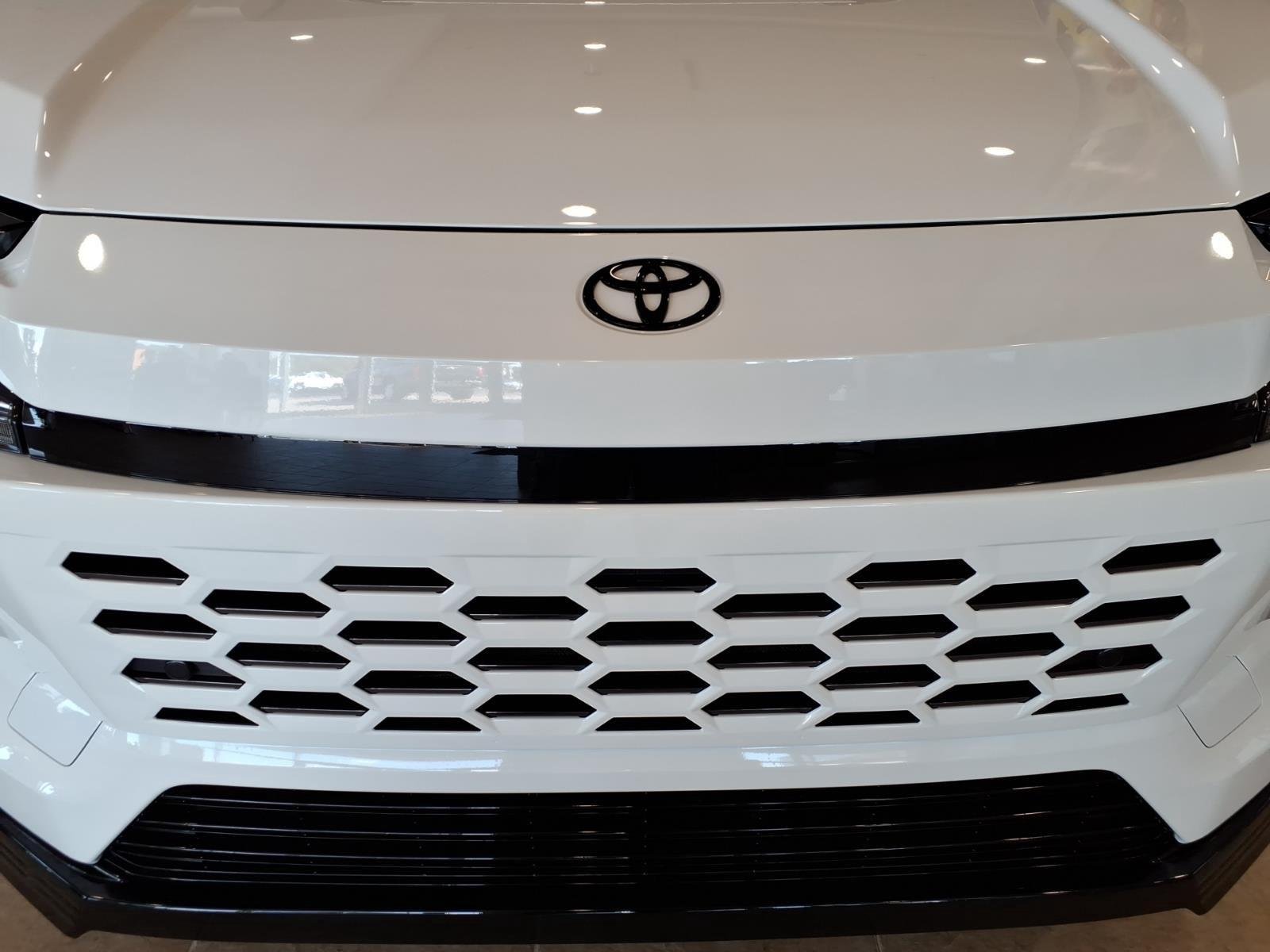 New 2026 Ice Cap Toyota SE image 14