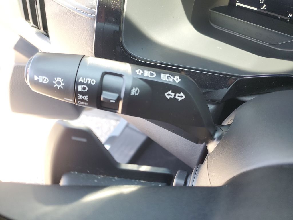 Used 2022 Solid Gray/Super Black Nissan Platinum image 18