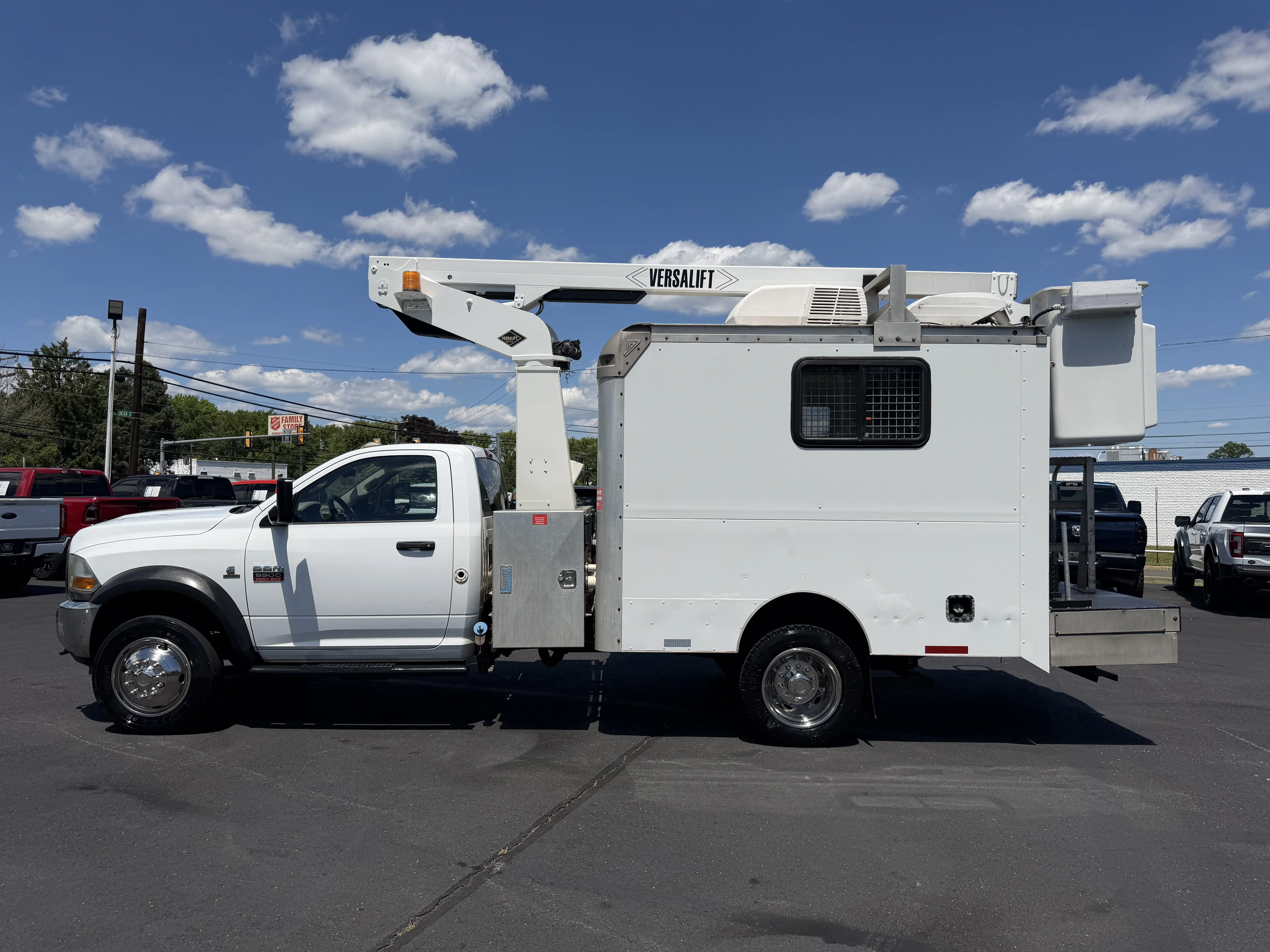Used 2011 Bright White Ram  image 8