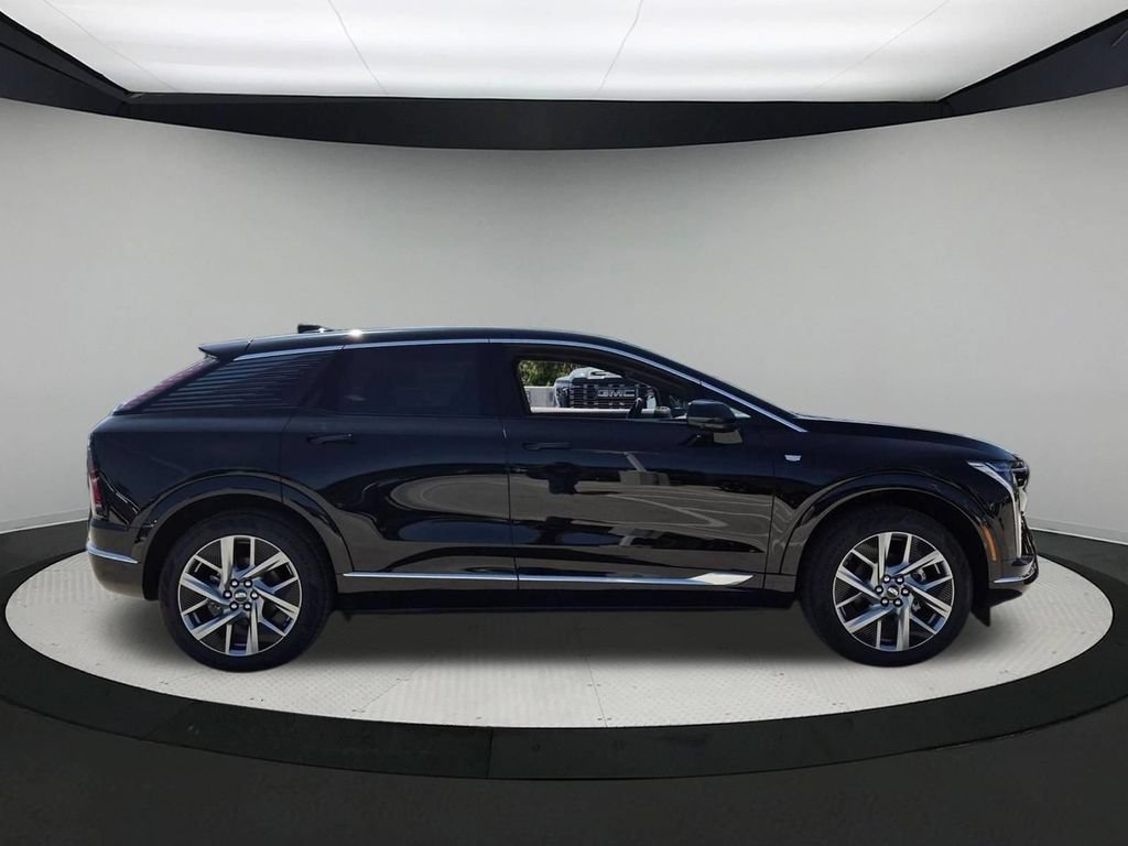 2027 Cadillac OPTIQ Luxury - Photo 6
