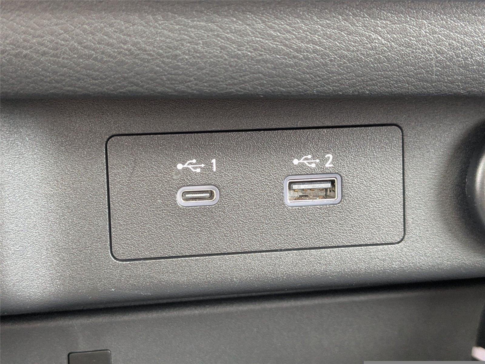 Used 2022 Brilliant Silver Metallic Nissan Platinum image 21
