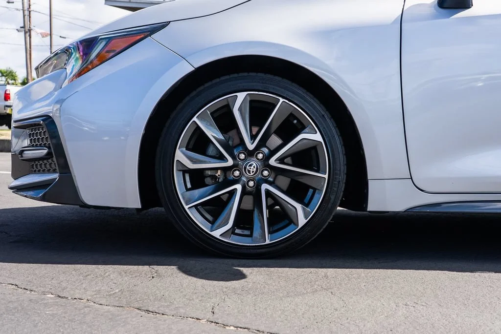 Used 2021  Toyota SE image 8