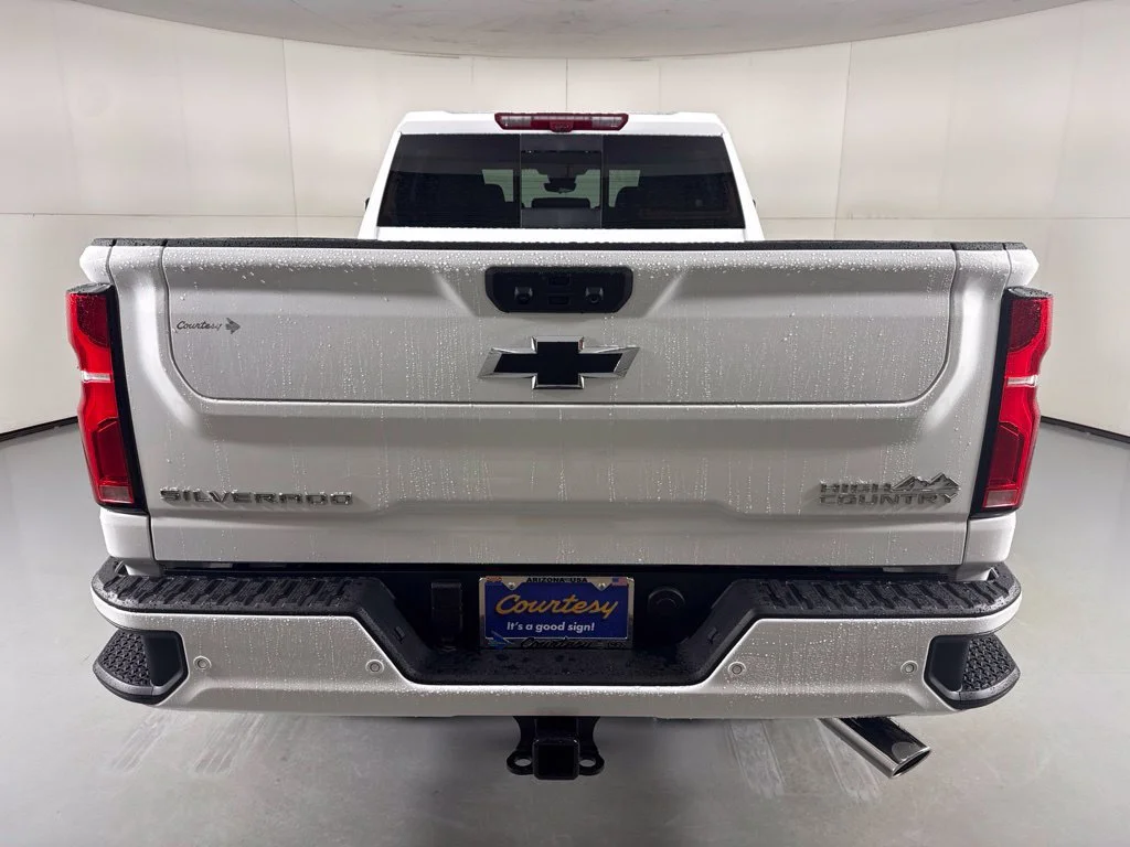 New 2026 Summit White Chevrolet High Country image 8