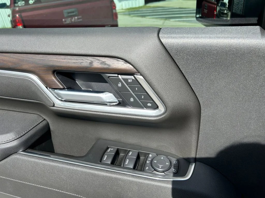 New 2026 Onyx Black GMC SLT image 32