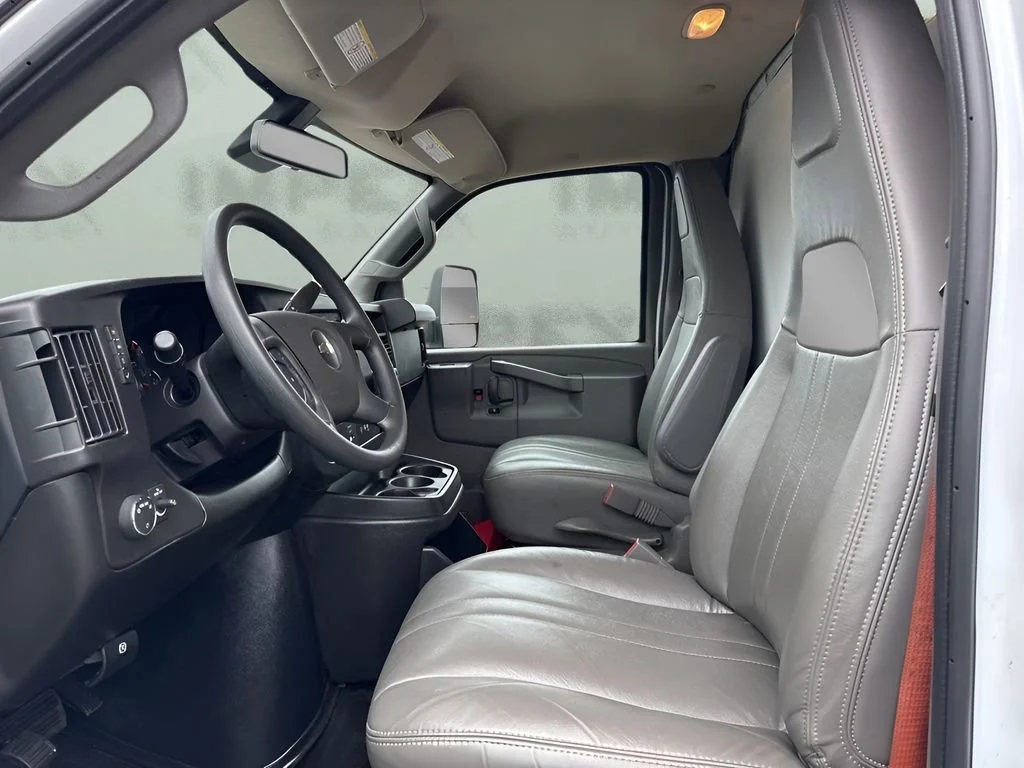 Used 2024 Summit White Chevrolet 1WT image 11