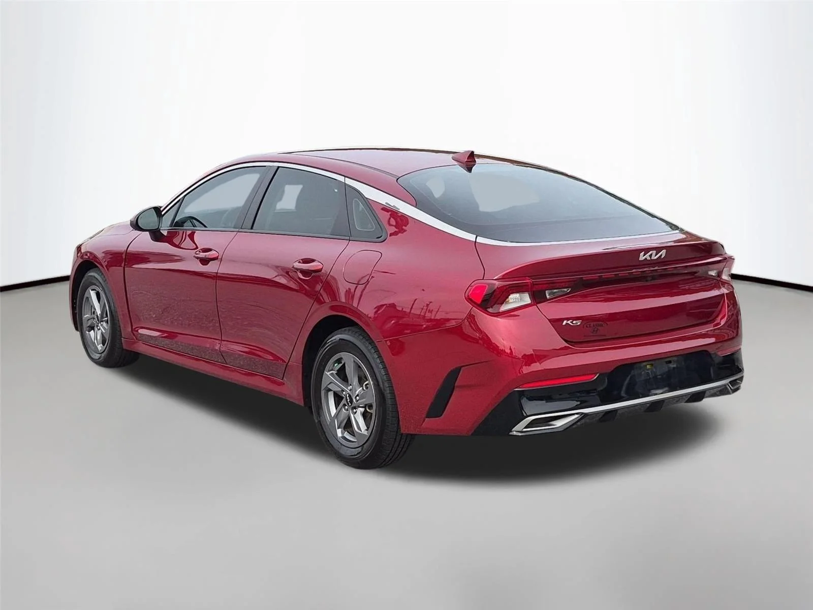 Used 2022 Passion Red Kia LXS image 3