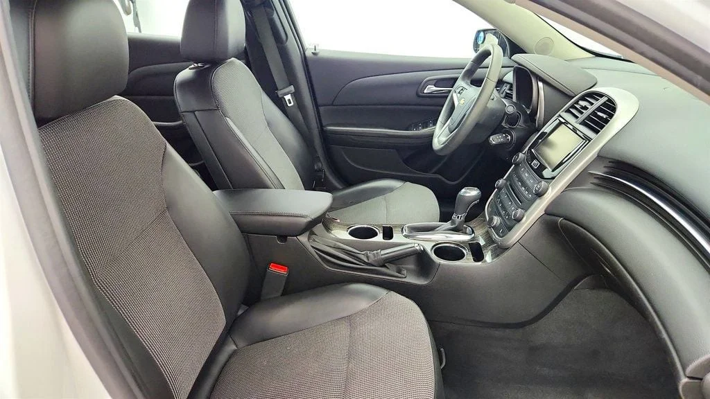 Used 2015 Summit White Chevrolet 4dr Sedan LT w/1LT image 23