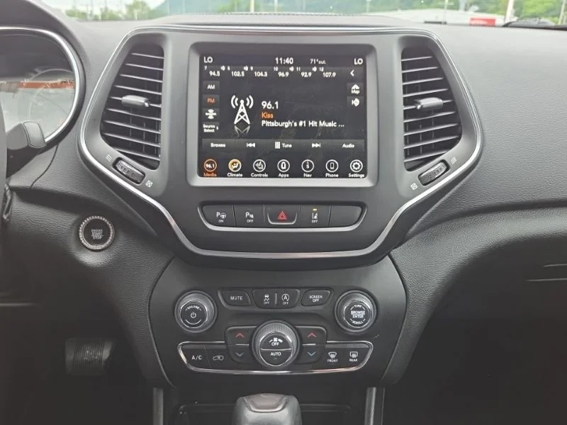 Used 2023 Black Jeep Altitude image 13