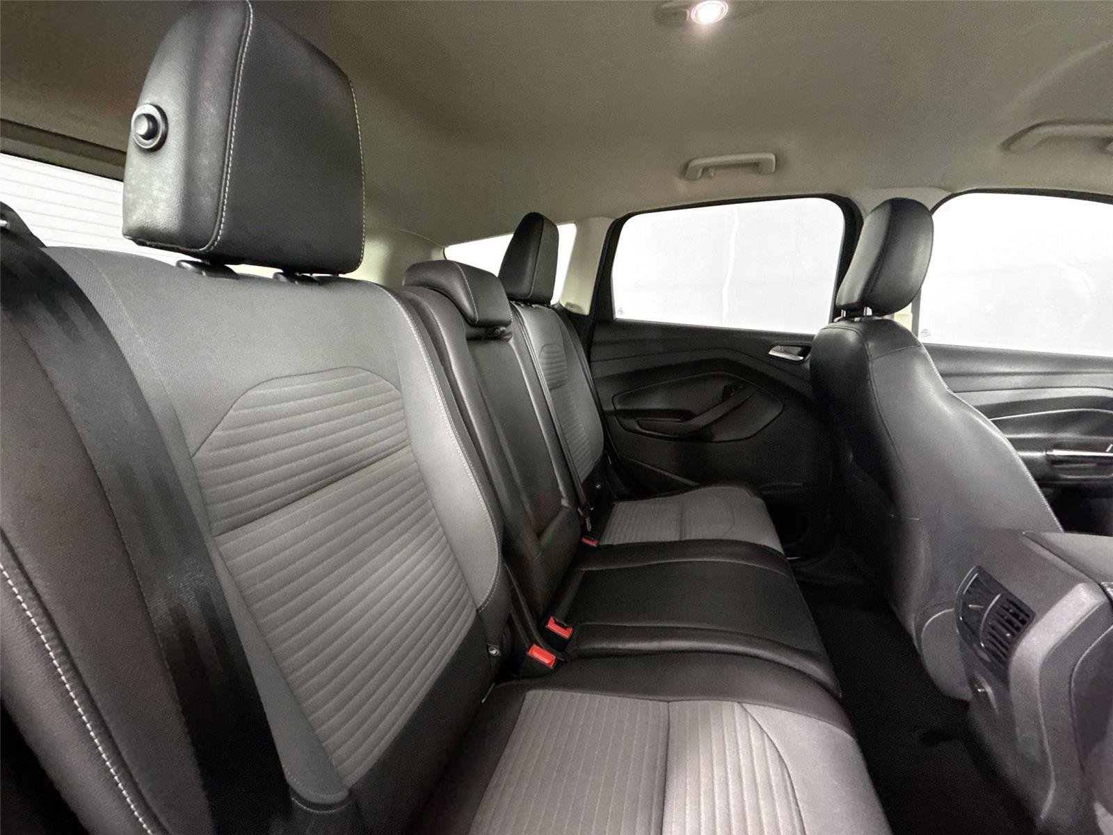 Used 2018 Ingot Silver Ford SE image 38