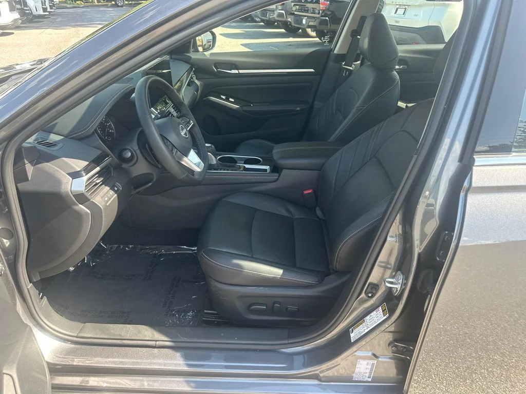 Used 2025 Gray Nissan 2.5 SR image 9