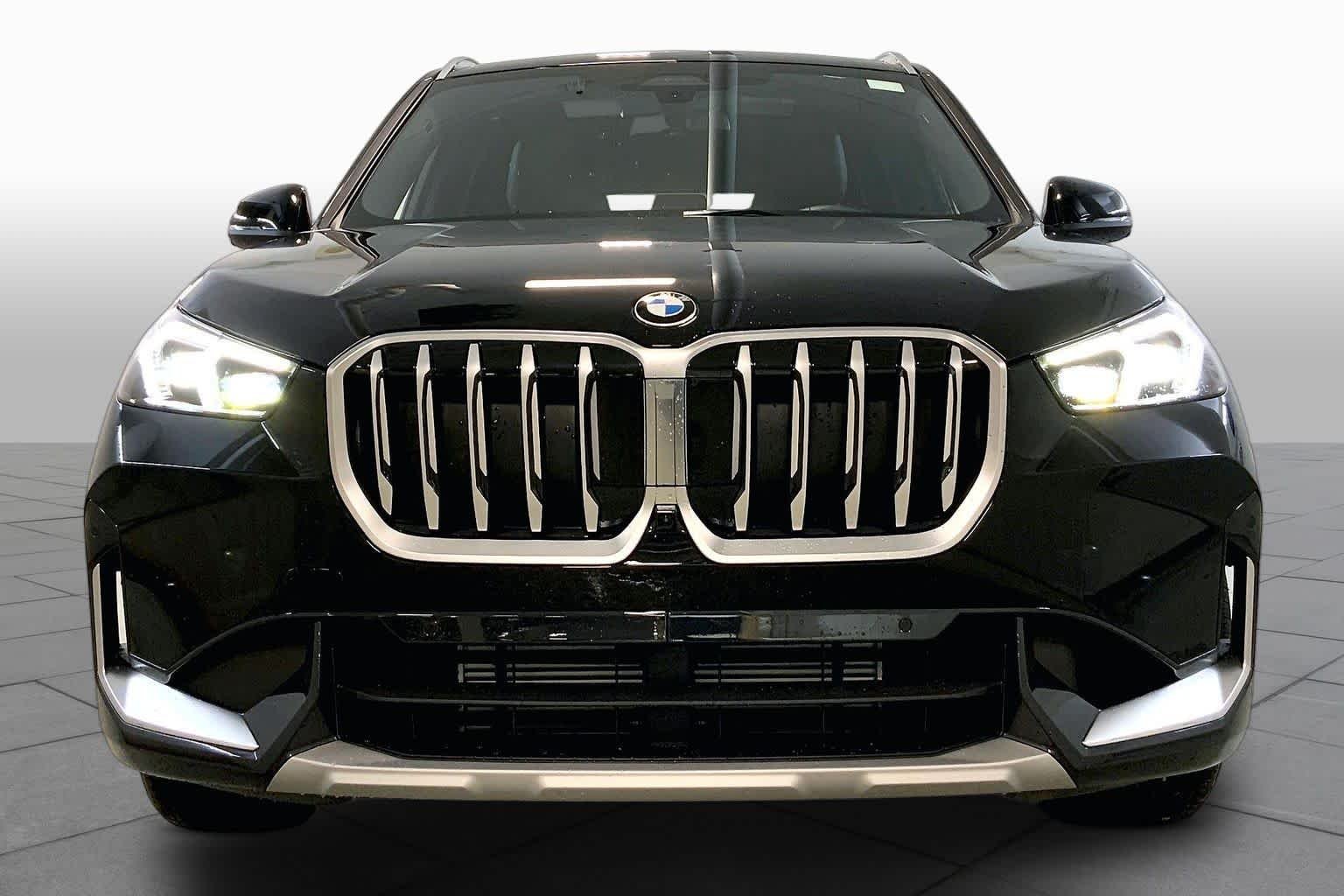 New 2026 Jet Black BMW xDrive28i image 3