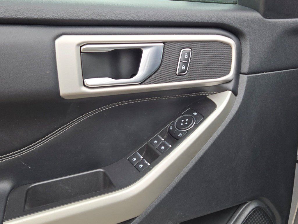 Used 2021 Silver Ford XLT image 21