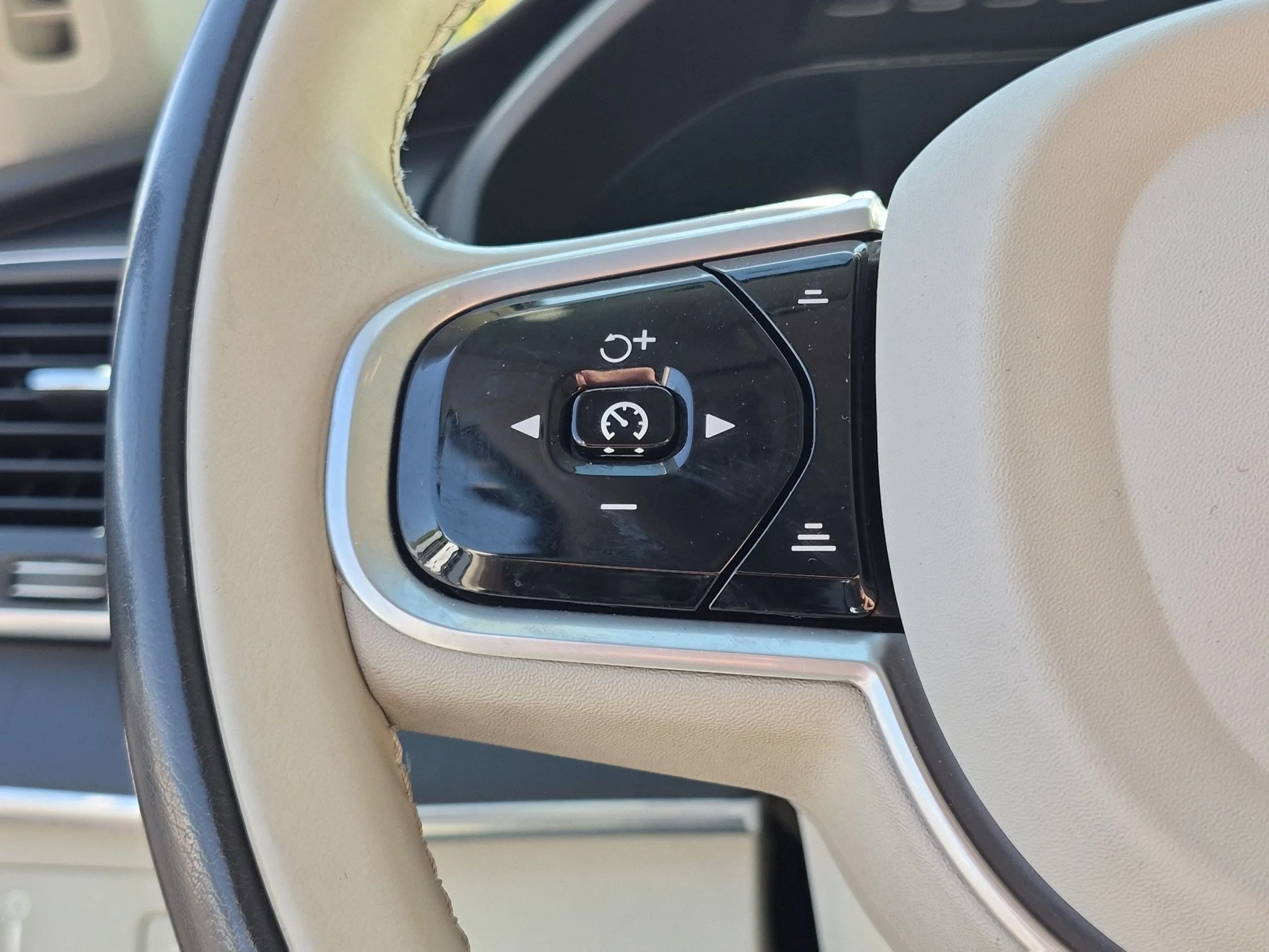 2020 Volvo XC90 Momentum - Photo 18