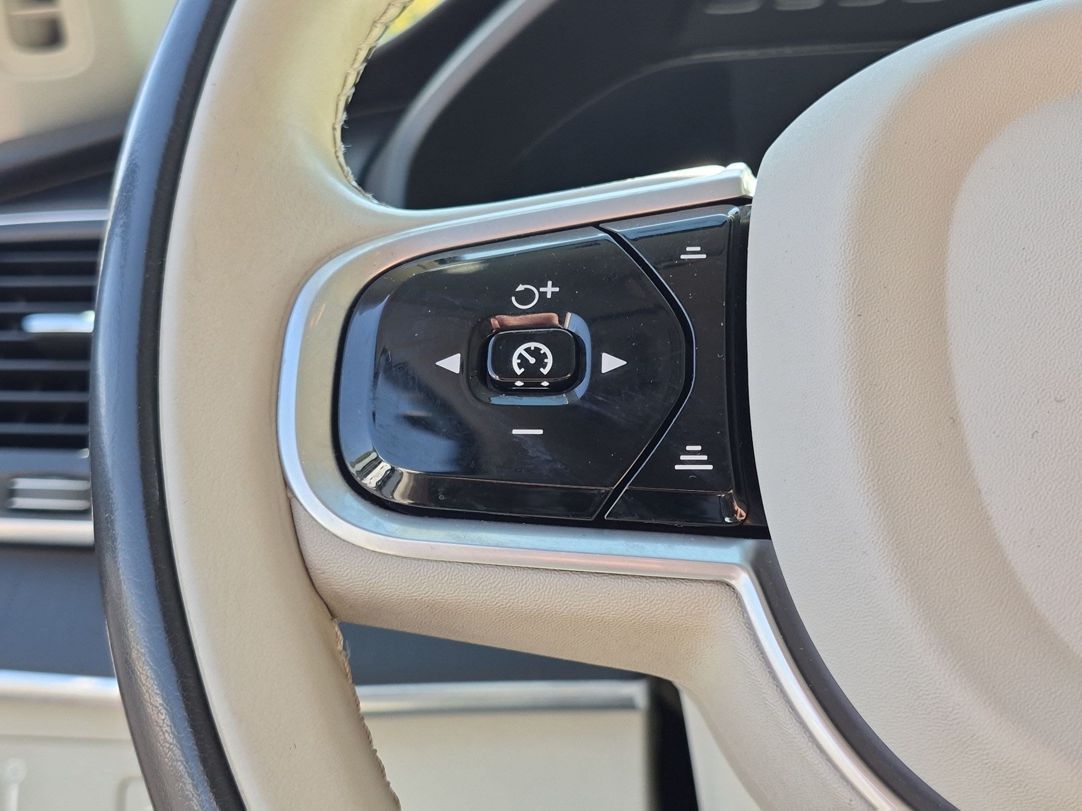 Certified Used 2020 Gray Metallic Volvo Momentum image 18