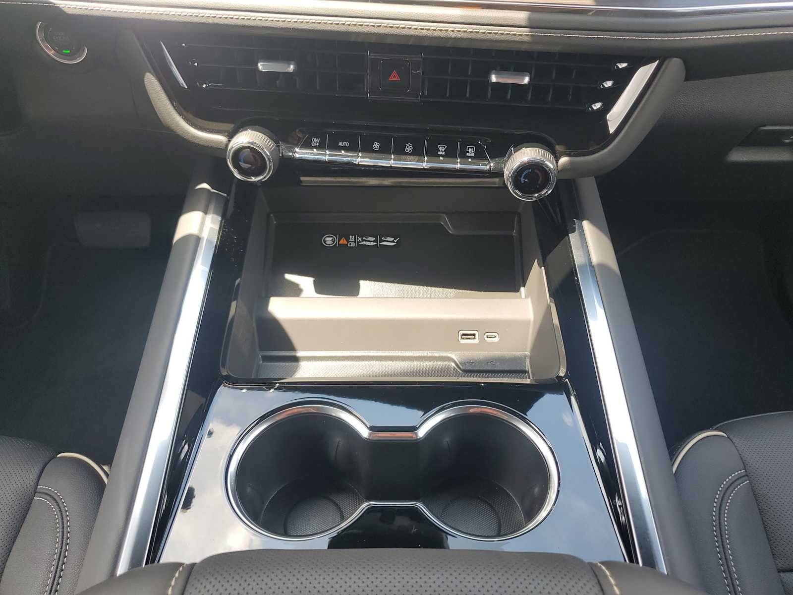 2025 Chevrolet Suburban Premier - Photo 21