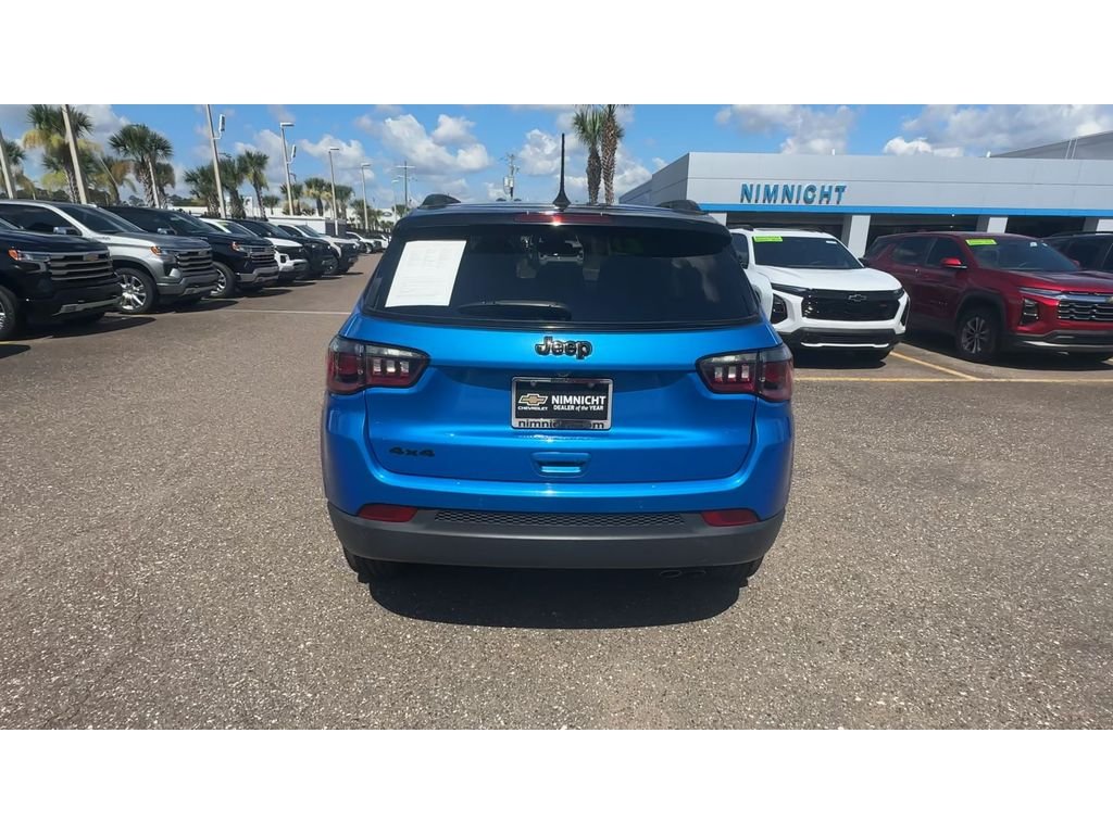 Used 2021  Jeep Altitude image 3
