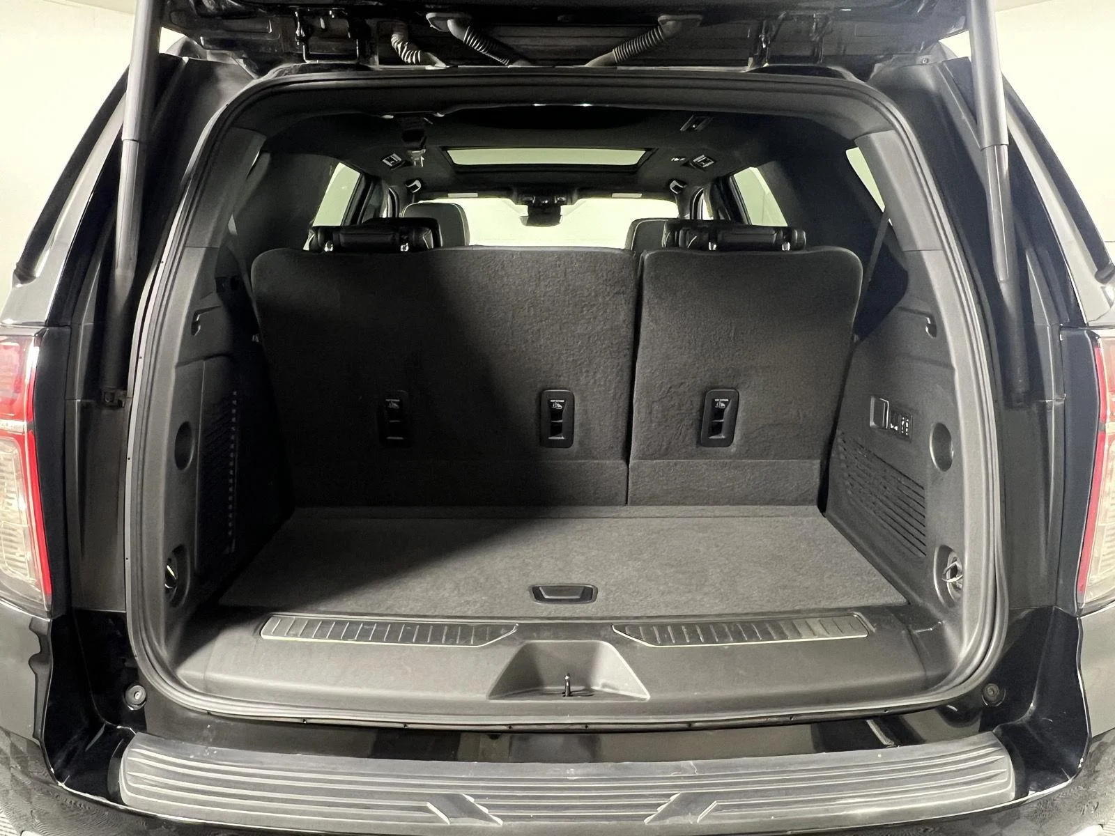Used 2023 Black Chevrolet Premier image 23