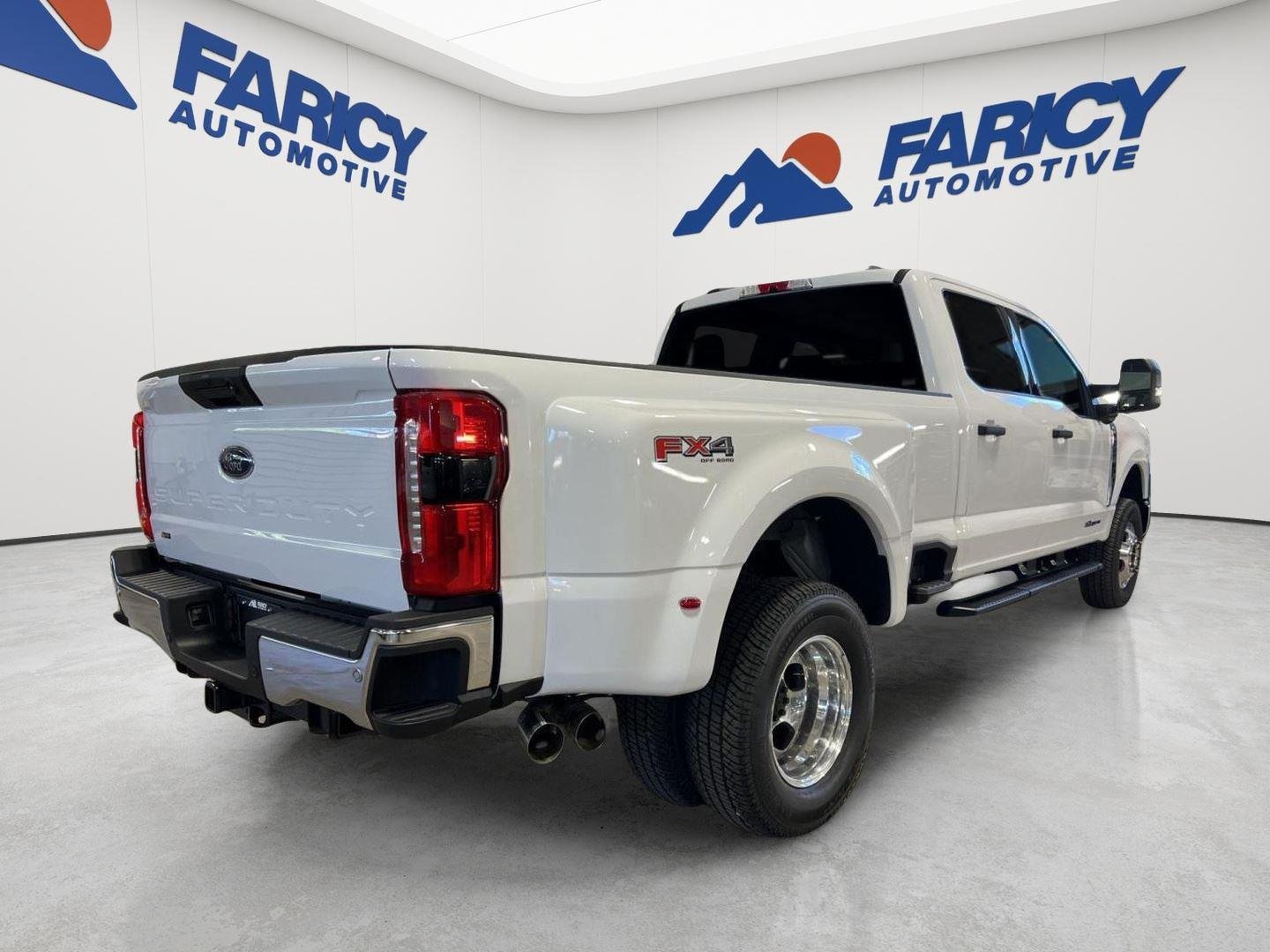 New 2026 Oxford White Ford F-350® XLT image 5