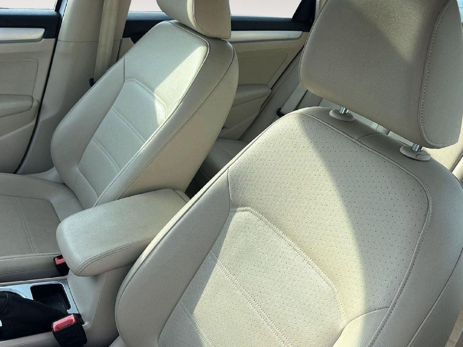 Used 2013 Candy White Volkswagen TDI SE w/Sunroof & Nav image 11