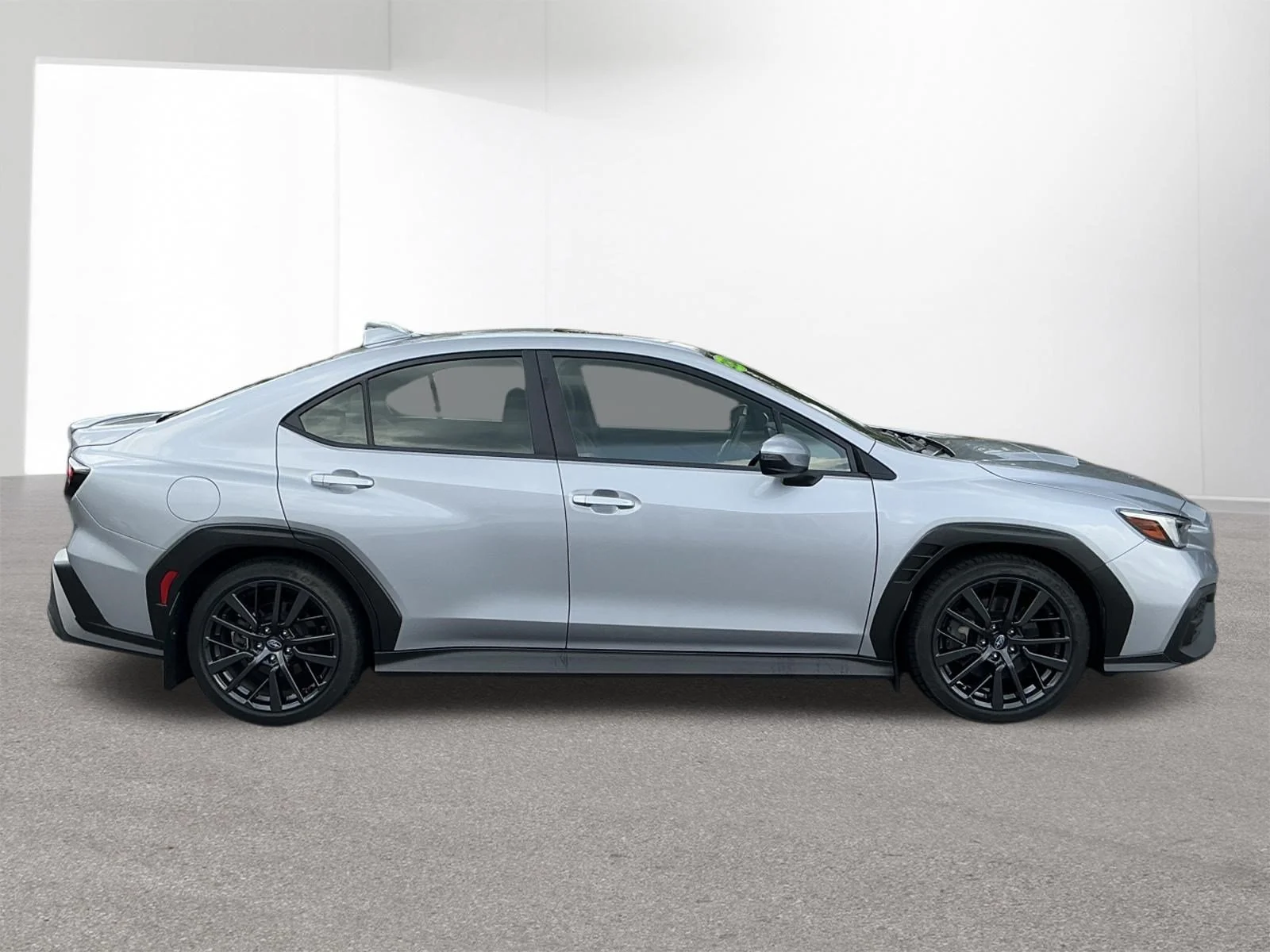Used 2024 Ice Silver Metallic Subaru Limited image 8