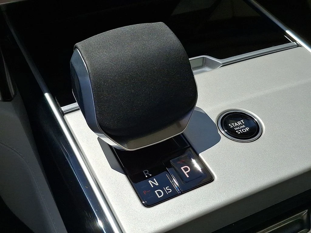 New 2026 Varesine Blue Land Rover SE image 13