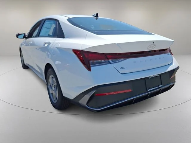 New 2026 White Hyundai SE image 5
