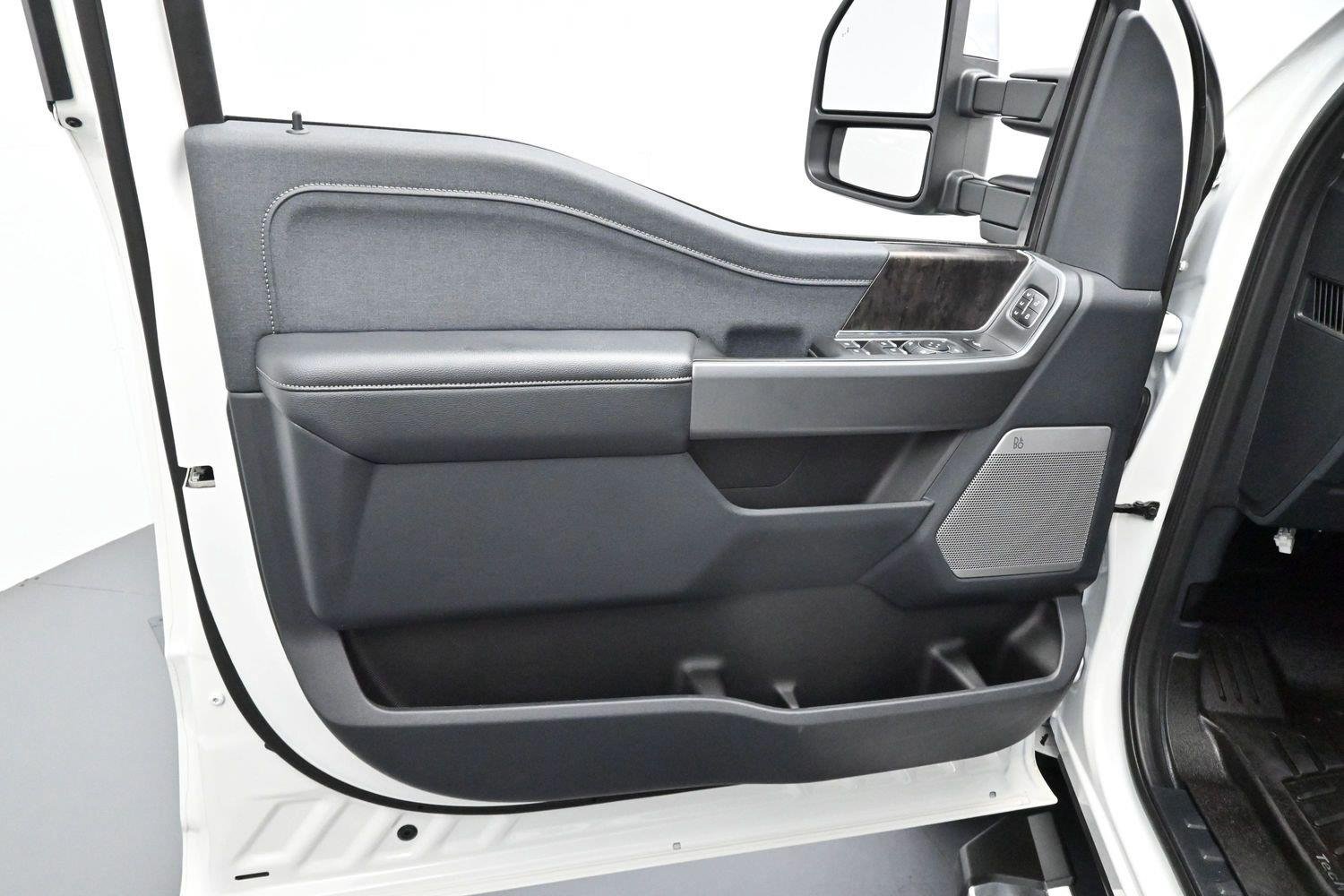 Used 2025 White Ford XL image 9