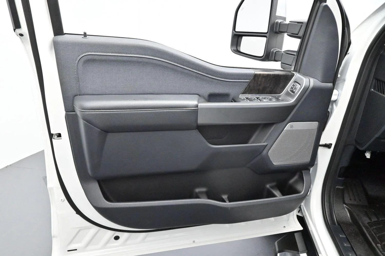 Used 2025 White Ford XL image 9