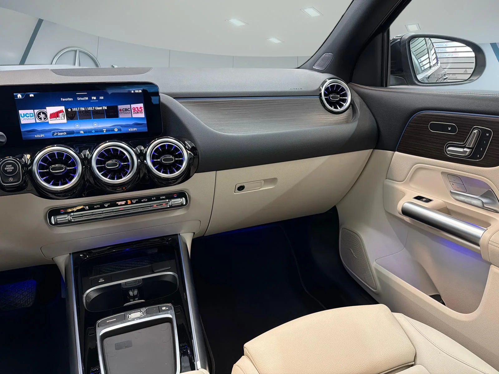 Used 2025  Mercedes-Benz GLA 250 4MATIC SUV image 25