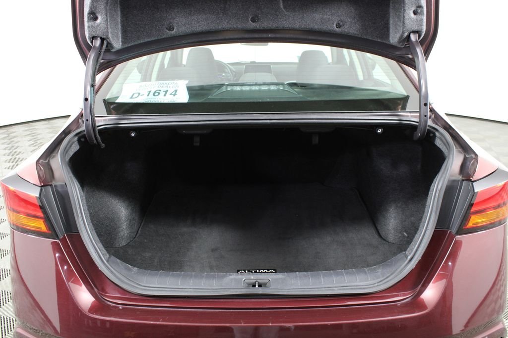 Used 2025 Red Nissan 2.5 SV image 7